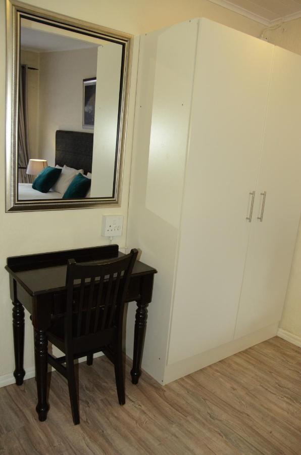 Big Tree Midrand Hotel ภายนอก รูปภาพ
